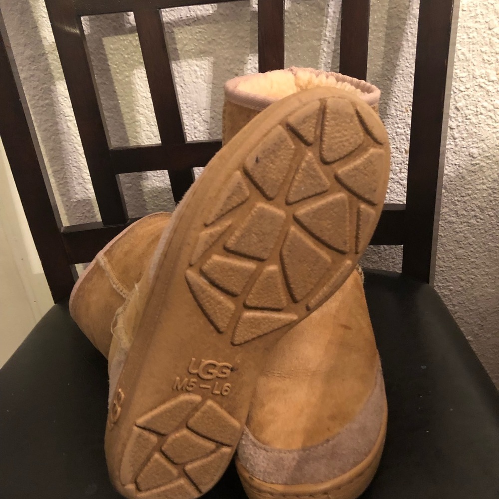 UGG - Picture 2 of 4